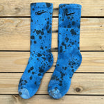 Load image into Gallery viewer, Blue &amp; Black Paint Splattered Socks
